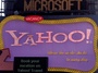 <b>29. 7. - Yahoo jde s Microsoftem proti Google</b> - Ani dvojí odmítnutí ze strany Yahoo neukončilo námluvy této společnosti s gigantem Microsoft. Obě firmy dnes oznámily, že se napotřetí dohodly na partnerství v oblasti internetového vyhledávání a reklamy.<br>Smysl je jediný: oslabit pozici Googlu, který je bezkonkurenční jedničkou v oblasti internetového vyhledávání - a tedy na trhu s internetovou reklamou.<br>V rámci nového partnerství obou společností se vyhledávač Bing od Microsoftu stane exkluzivním vyhledávačem na stránkách Yahoo. <br><b>Podrobnosti si <A href="http://aktualne.centrum.cz/ekonomika/business-ve-svete/clanek.phtml?id=643621">připomeňte ve článku zde</A></b>