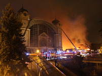 Hořící Průmyslový palác na Výstavišti Praha