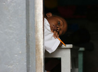 Uganda - Znuděný školák