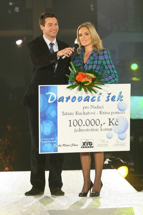 Modní přehlídka Petra Lakrona - Taťána Kuchařová a Lukáš Hejlík Modní přehlídka Petra Lakrona - Taťána Kuchařová a Lukáš Hejlík