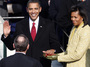 <b>20. 1. - Barack Obama slo¾il slib</b> - Barack Obama se stal ètyøiaètyøicátým prezidentem Spojených státù. Krátce po poledni washingtonského èasu slo¾il na schodech Kapitolu (sídlo Kongresu) slavnostní pøísahu (na snímku s ním man¾elka Michelle).<br>Pøed svou inaugurací vyzval Amerièany, aby se sjednotili a nezùstali uprostøed hospodáøských problémù neèinní. <br><b>Dal¹í podrobnosti si </b><A href="http://aktualne.centrum.cz/zahranici/amerika/clanek.phtml?id=627512"><b>pøipomeòte ve èlánku zde</b></A>