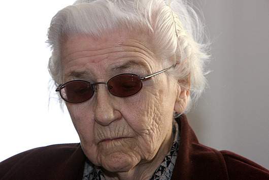 <b>19. 3. -  Bro¾ová-Polednová nastoupila v 87 letech do vìzení </b> - Komunistická prokurátorka Ludmila Bro¾ová-Polednová, kterou poslal soud na ¹est let za møí¾e, ve ètvrtek veèer nastoupila do vìzení v Plzni-Borech.<br>Dlouho se rozhodnutí soudu odmítala podvolit, ale nakonec názor zmìnila.<br>Na Borech se podrobila zdravotní prohlídce, lékaø posoudil její celkový zdravotní stav. Pozdìji byla pøevezena do káznice ve Svìtlé nad Sázavou.<br><b>Dal¹í podrobnosti si </b><A href="http://aktualne.centrum.cz/domaci/soudy-a-pravo/clanek.phtml?id=632180"><b>pøipomeòte ve èlánku zde</b></A>
