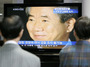 <b>23. 5. - Jihokorejsk exprezident se zabil</b> - Bval prezident Jin Koreje Ro Mu-hjon (na obrazovce) spchal sebevradu - skoil do rokle bhem vychzky do hor nedaleko svho domu na jihovchod zem. <br>Podle jihokorejskch mdi Ro zanechal dopis na rozlouenou. Dvodem jeho inu byl zejm korupn skandl, kvli nmu byl Ro v posledn dob vyetovn. <br><b>Pipomete si tuto udlost <A href="http://aktualne.centrum.cz/zahranici/asie-a-pacifik/clanek.phtml?id=638104">ve lnku zde</A></b>
