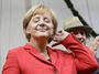<b>28. 9. - Merkelová slaví, zbavila se levice</b> - Německé parlamentní volby skončily triumfem pravice a rekordní porážkou sociálních demokratů, kteří získali nejméně hlasů v poválečné historii.<br>Angela Merkelová - podle časopisu Forbes nejmocnější žena světa - zůstane dál kancléřkou a sociální demokraty nahradí ve vládní koalici právě liberálové. Velká pravolevá koalice CDU a SPD skončí.<br><b>Podrobnosti si <A href="http://aktualne.centrum.cz/zahranici/evropa/clanek.phtml?id=648667">připomeňte ve článku zde</A></b>