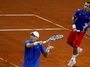 Èe¹tí tenisté Radek ©tìpánek a Tomá¹ Berdych pøi ètyøhøe v semifinále Davis Cupu