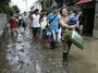 <b>1. 11. - Tropická bouře zabíjela</b> - Filipíny postihla od září už čtvrtá tropická bouře - Mariniae. Tentokrát si vyžádala nejméně 14 lidských životů a poškodila tisíce obydlí.<br>Předchozí bouře připravily o život více než 900 lidí, část Manily je stále pod vodou. V nouzových přístřešcích už týdny žije 87 tisíc lidí, kteří se kvůli zaplaveným nebo poničeným obydlím nemohou vrátit domů.<br><b>Připomeňte si tuto událost <A href="http://aktualne.centrum.cz/zahranici/asie-a-pacifik/clanek.phtml?id=651643">ve článku zde</A></b>