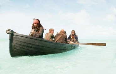 Do českých kin připlouvají pod vedením hrdinného Jacka Sparrowa Piráti z Karibiku: Truhla mrtvého muže