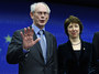 <b>19. 11. - Èíslem 1 v EU je Van Rompuy! Kdo? A Ashtonová! Kdo?</b> - Historicky prvním prezidentem EU byl zvolen v Evropì málo známy belgický premiér Heman Van Rompuy.<br>Dvaa¹edesátiletý køes»anský demokrat je stoupencem tìsné evropské integrace a není proti zavedení daní na celoevropské úrovni. Nechce v Evropské unii Turecko.<br>I dvojkou EU se stal málo známý politik - evropskou diplomacii povede tøiapadesátileté Britka Catherine Ashtonová.<br><b>Pøipomeòte si tuto událost <A href="http://aktualne.centrum.cz/zahranici/evropska-unie/clanek.phtml?id=653522">ve èlánku zde</A></b>