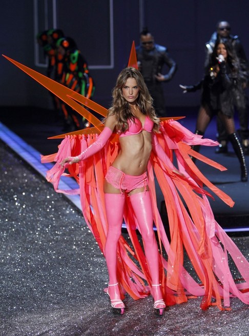 Victoria's Secret Fashion Show 2009 - Alessandra Ambrosio Victoria's Secret Fashion Show 2009 - Alessandra Ambrosio