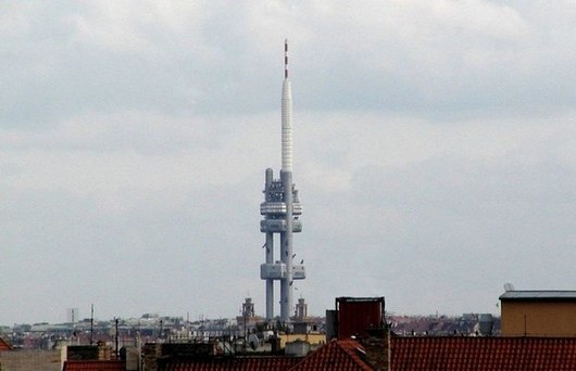 StÅíbro si vydobyl žižkovský vysílaÄ. DÄkovat můžeme pÅedevším doplÅku v podobÄ šplhajících dÄtí od Davida Äerného, který v kombinaci s vÄží vytvoÅil kolos, ze kterého se prý hodnotitelům doslova motala hlava.
