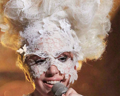 http://img.aktualne.centrum.cz/288/79/2887913-lady-gaga-na-brit-awards.jpg http://img.aktualne.centrum.cz/288/79/2887913-lady-gaga-na-brit-awards.jpg