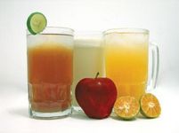 Velká sklenice ovocné šťávy vám pomůže, abyste se rychleji probrali.