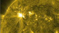 Obrazem: Krása slunečních aktivity na snímcích NASA