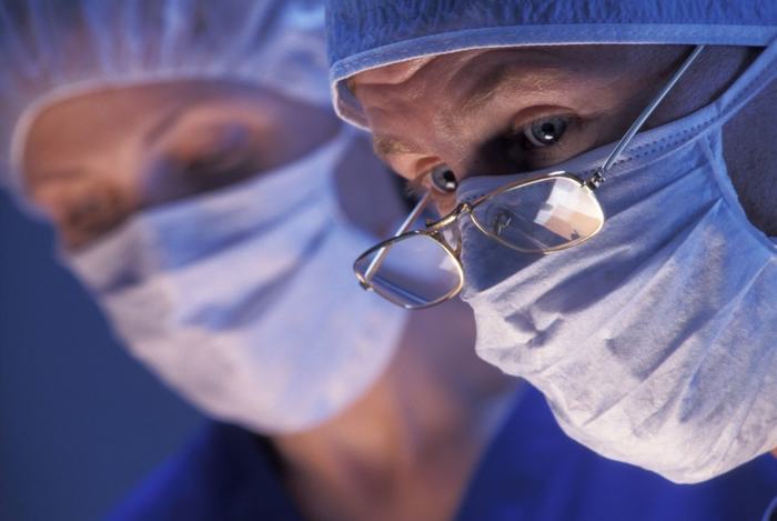 <H2>Laparoskopické operace</H2><P>Laparoskopické operace, známé také jako miniinvazivní zákroky, se v posledních 10 letech staly normou u mnoha druhů chirurgických výkonů - například <B> kýly, žlučníku, slepého střeva</B>. Pro pacienty tento způsob představuje menší zátěž, menší bolest, menší jizvy a kratší dobu rekonvalescence. </P>