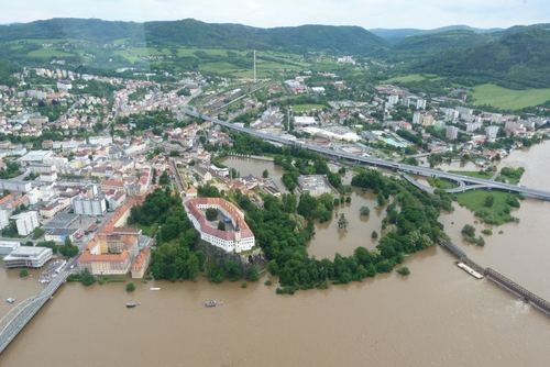 http://img.aktualne.centrum.cz/575/12/5751275-zatopeny-decin.jpg