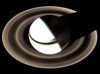 Saturn vesmír