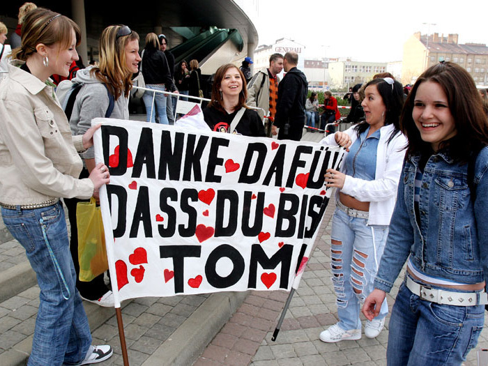 Tokio hotel v Praze - fanynky čekají na koncert