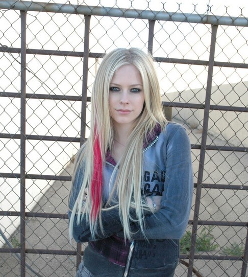 http://img.aktualne.centrum.cz/86/58/865841-avril-lavigne.jpg http://img.aktualne.centrum.cz/86/58/865841-avril-lavigne.jpg