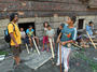 Přes sto Romů neopustilo ghetto. Opravuje domy